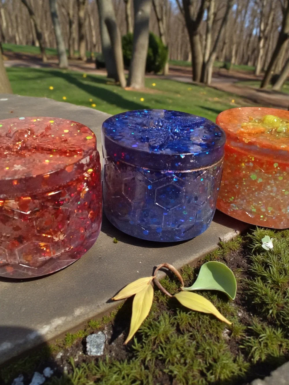 Round Glitter Resin Honeybee's Trinket Box - Red